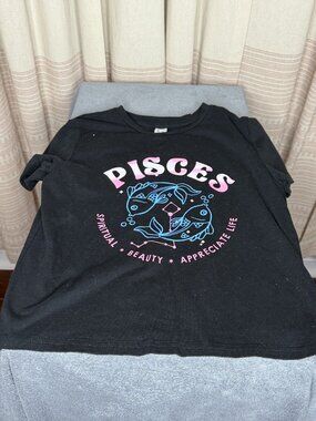 SHEIN Kids Girls 9Y Black Pisces Zodiac Graphic Short Sleeve Tee